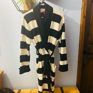 Size L Betsey Johnson Robe